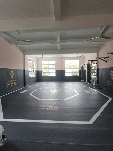 Sàn tập MMA đạt chuẩn tại trung tâm Thanh Bình MMA